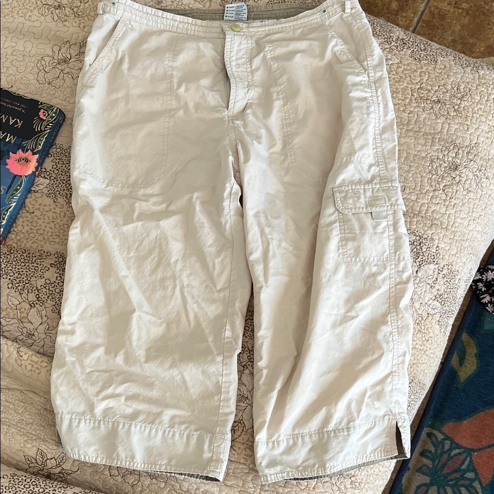 COLUMBIA Women’s Size M Lightweight Cargo Capris Khaki